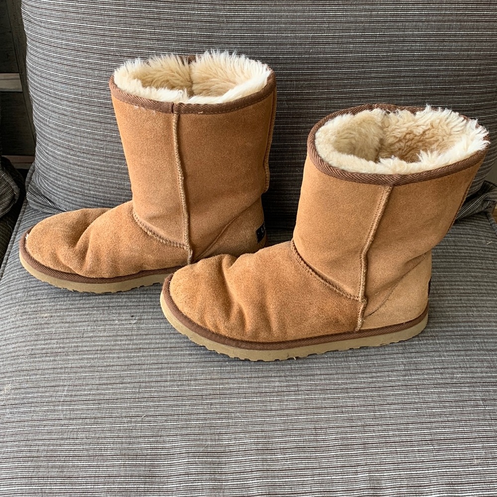 UGH tan short boots woman’s size 9